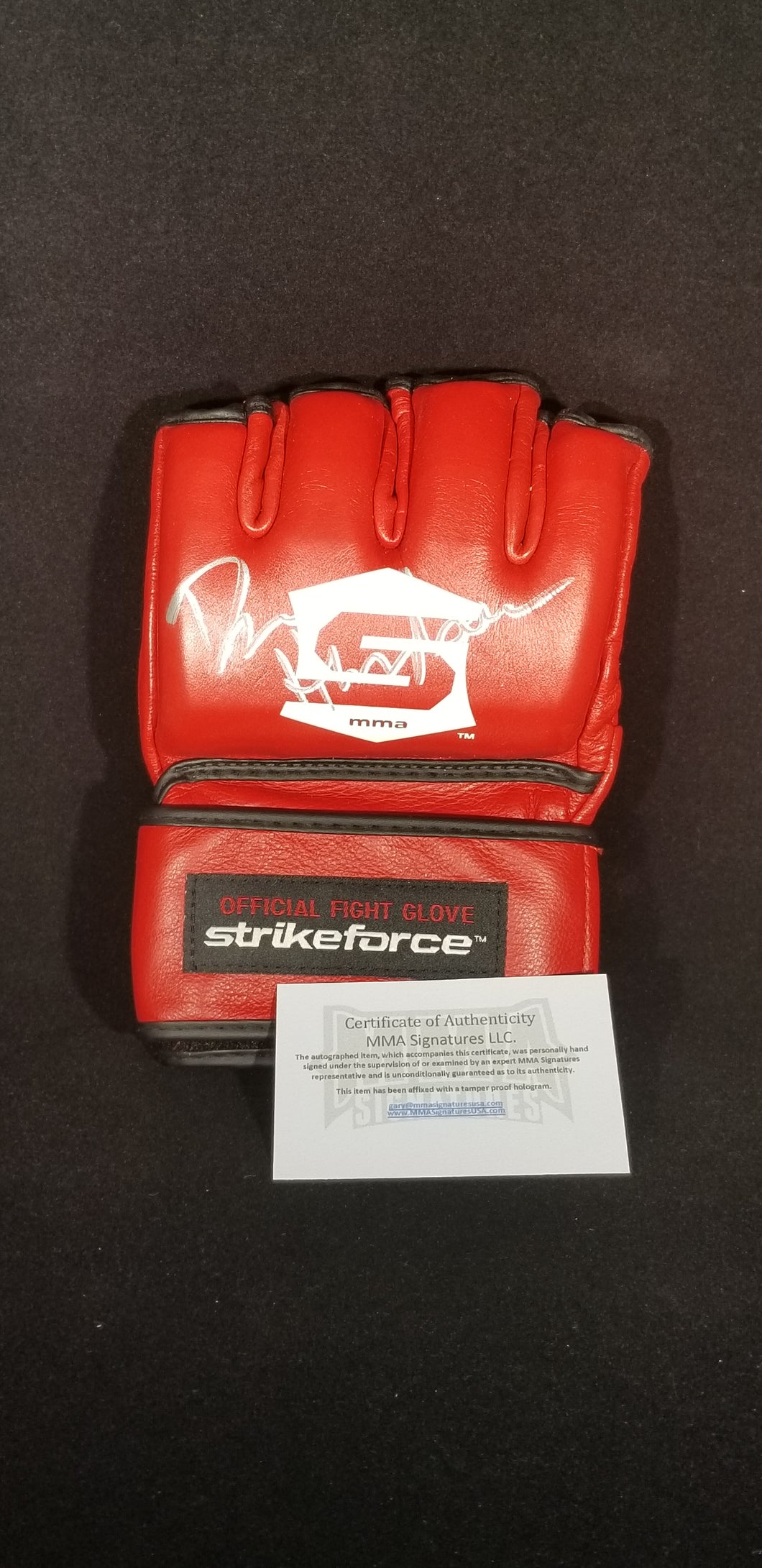 Signed Dan Henderson Version 3 Strikeforce Glove **Rare**