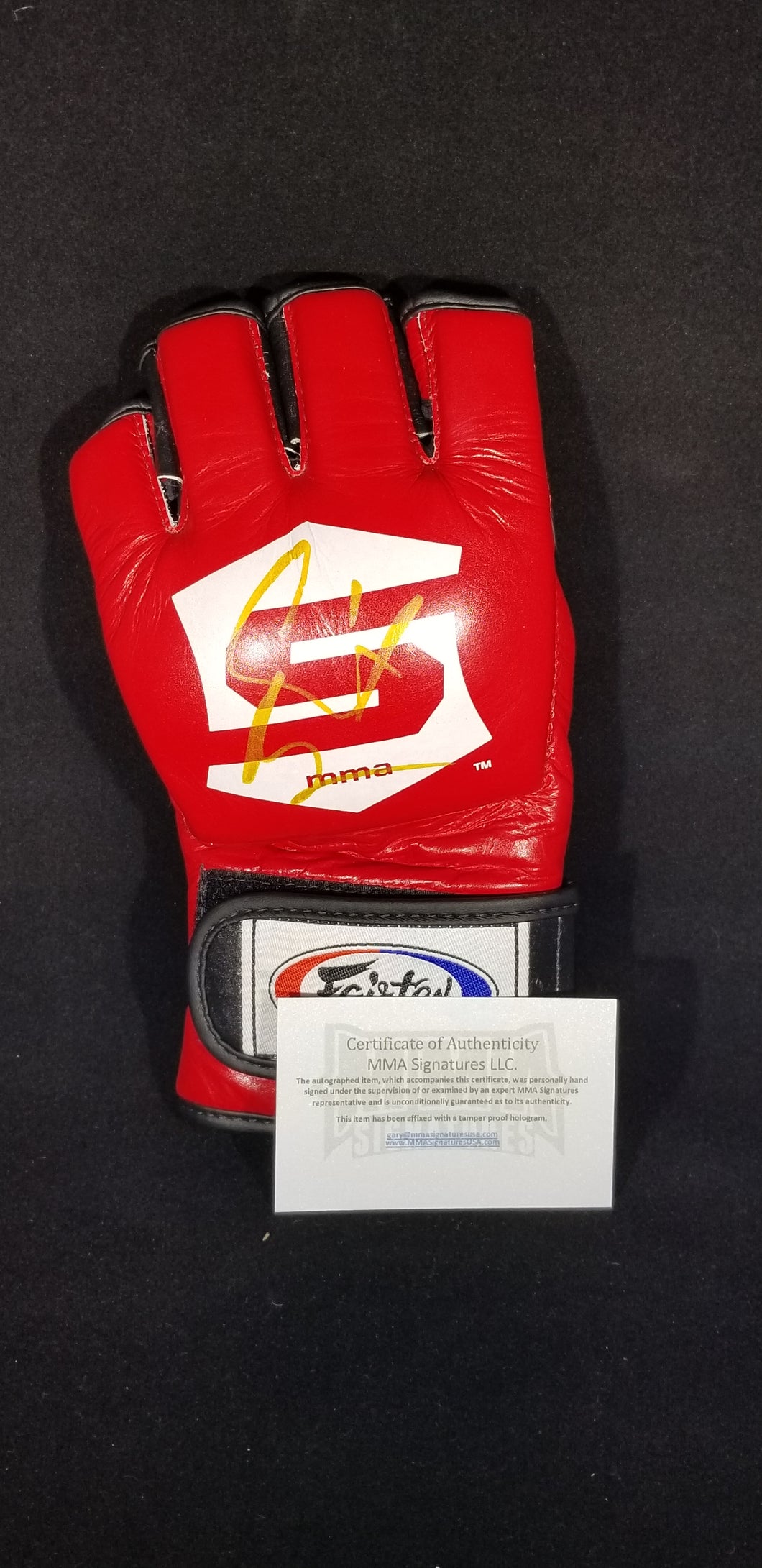 Signed Gilbert 'El Niño' Melendez Version 2 Fairtex Glove **Rare**